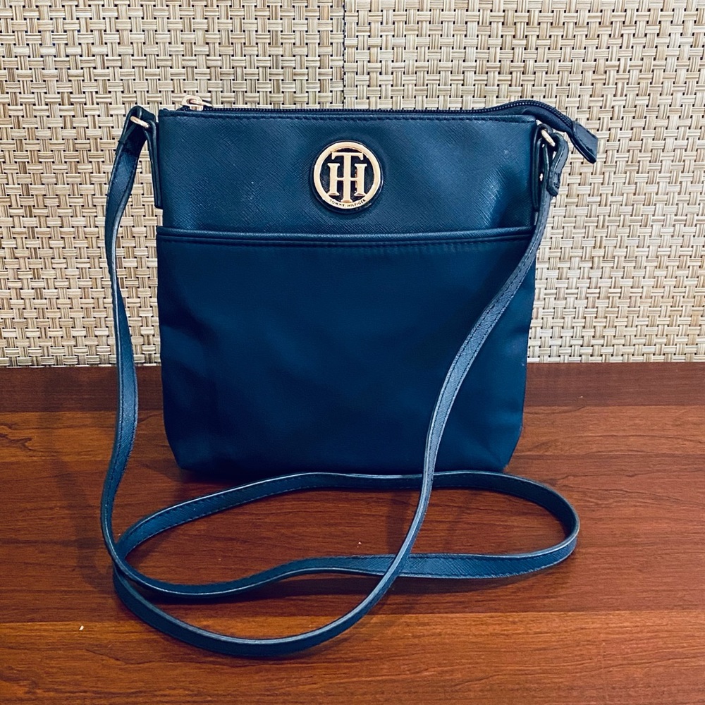 🌟HP🌟Tommy Hilfiger Navy North/South Nylon Crossbody Bag